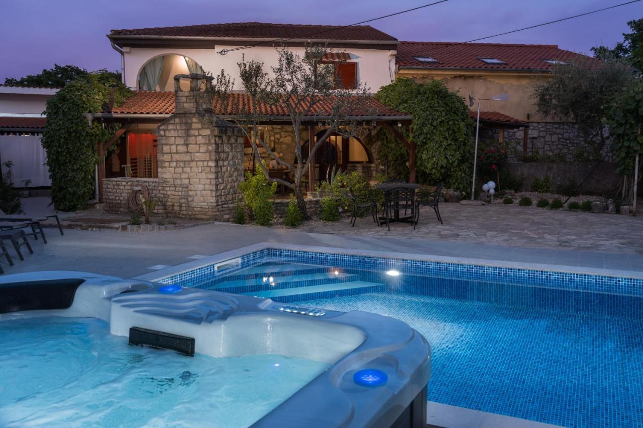 Stone Lady Holiday Home With Pool&Hot Tub,Sauna,Bbq,Garden Rasopasno Exterior foto