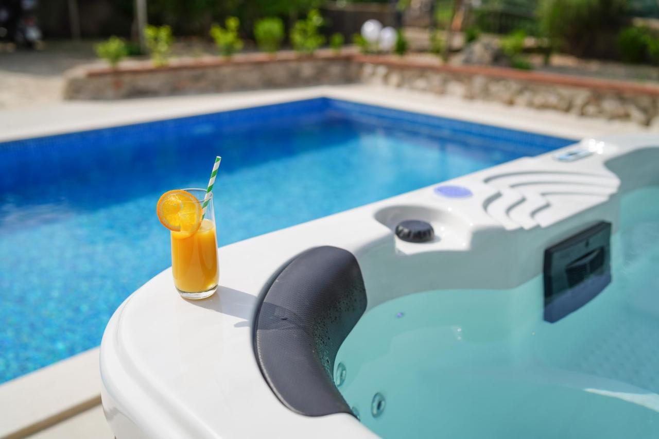 Stone Lady Holiday Home With Pool&Hot Tub,Sauna,Bbq,Garden Rasopasno Exterior foto