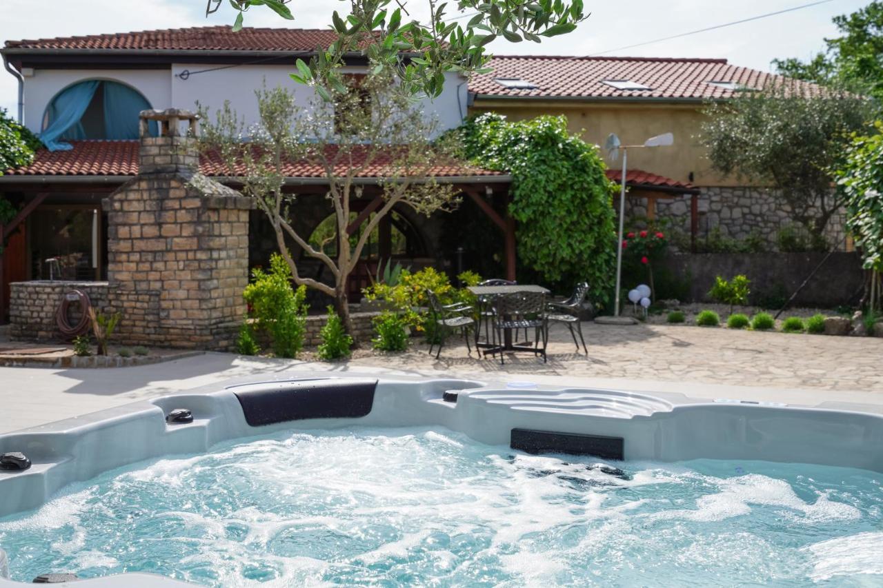 Stone Lady Holiday Home With Pool&Hot Tub,Sauna,Bbq,Garden Rasopasno Exterior foto